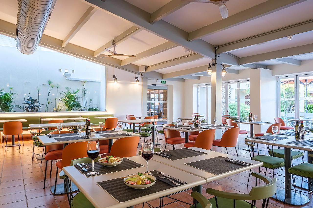 Oassium Hotel At Estival Park 라피네다 외부 사진